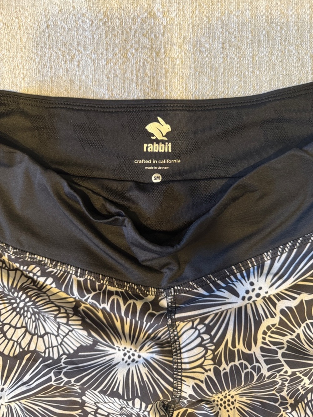 rabbit Hopper 4" Short | Black Floral | Women’s SM - Picture 2 of 6